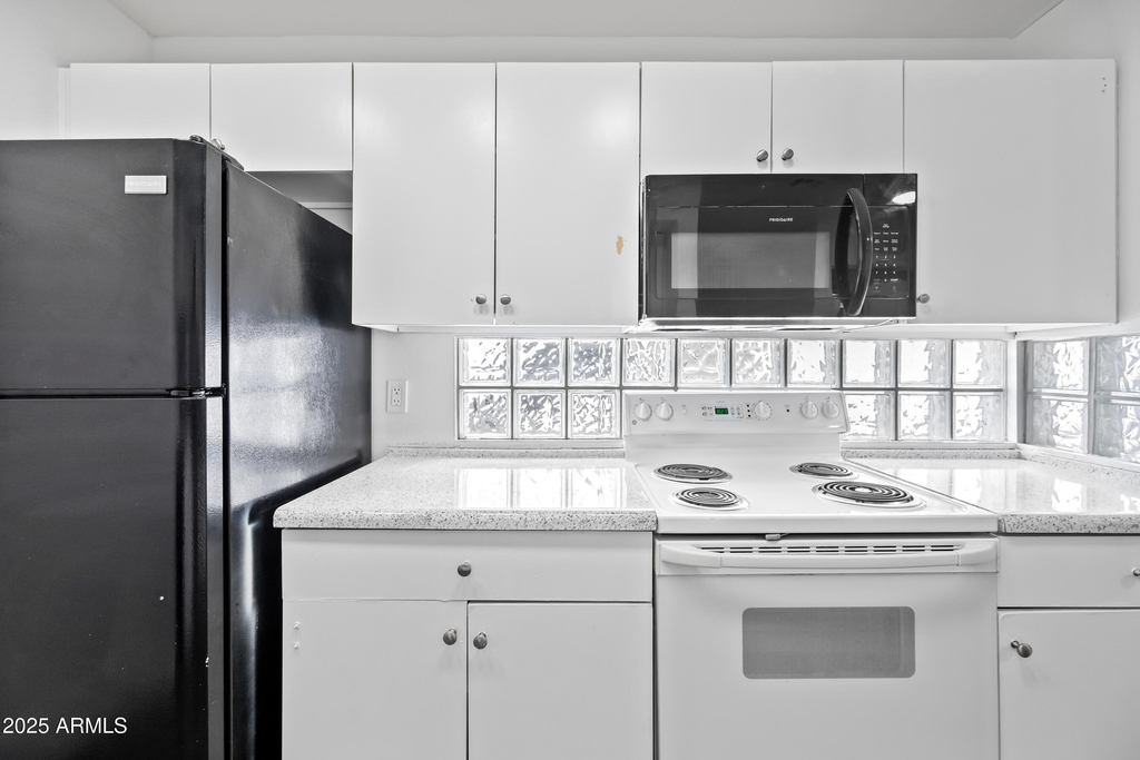 3065 N 67th Avenue - Photo 9