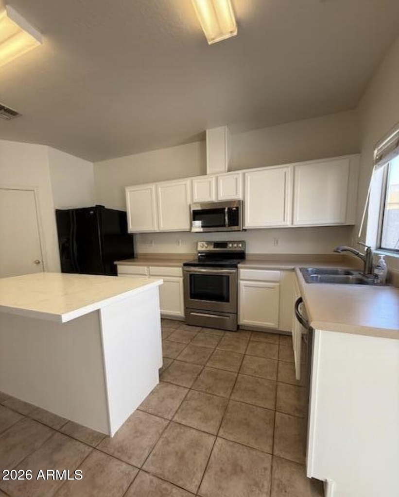 7034 W Mercer Lane - Photo 3
