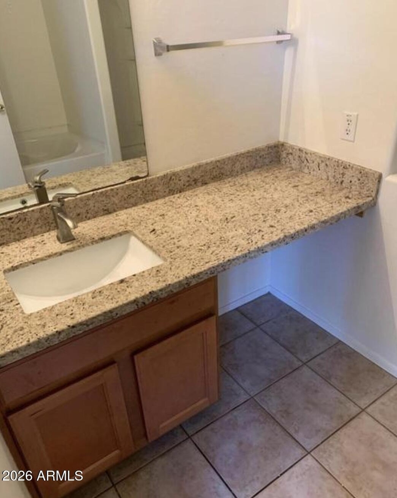 7034 W Mercer Lane - Photo 10