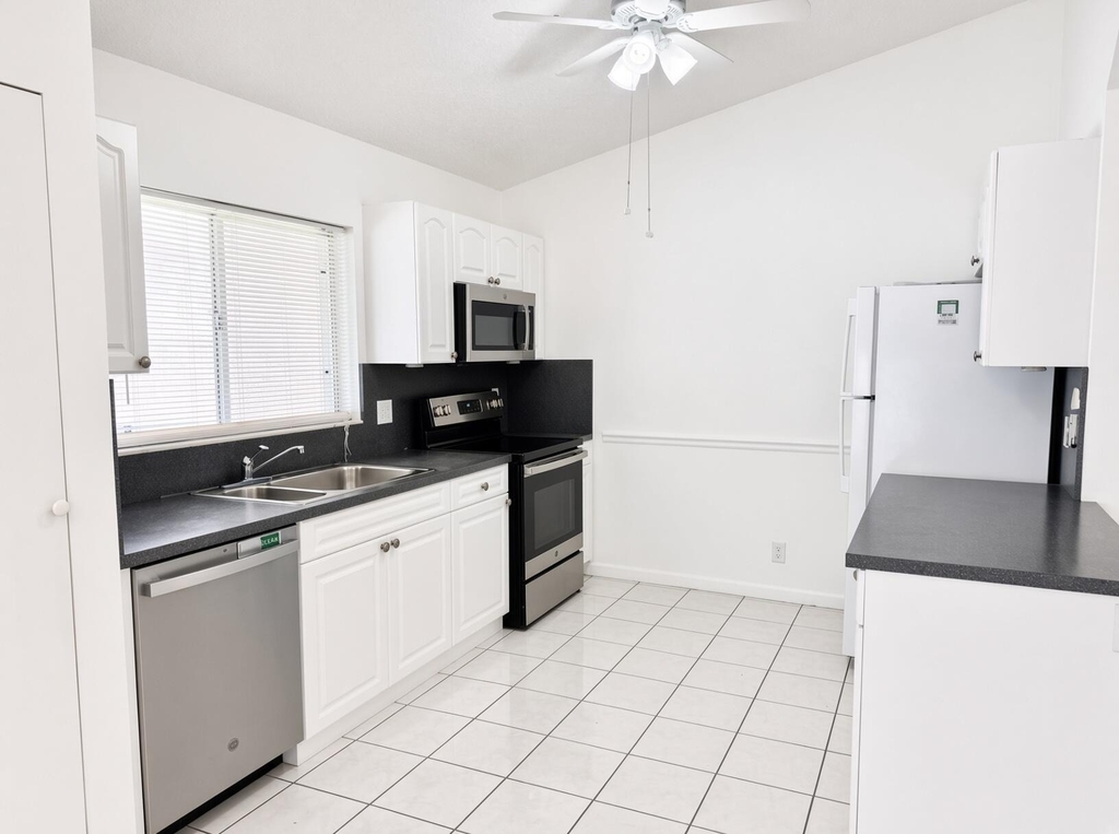 10160 Festival Way - Photo 7