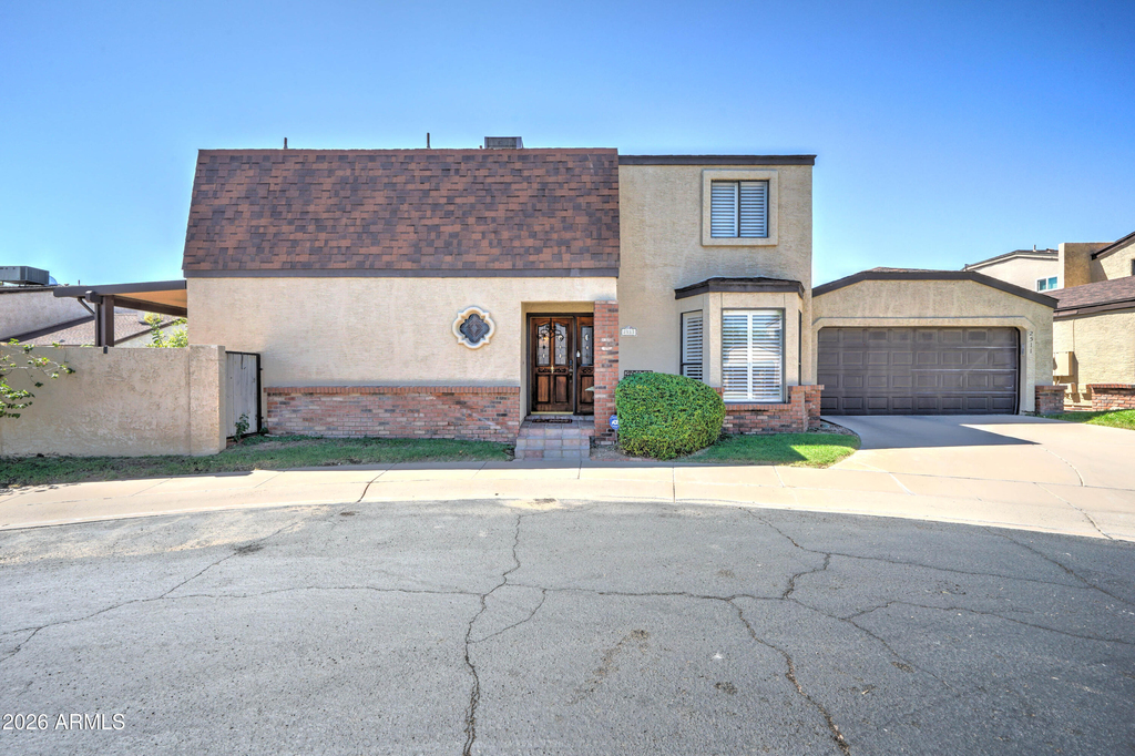 2511 E Shaw Butte Drive - Photo 0