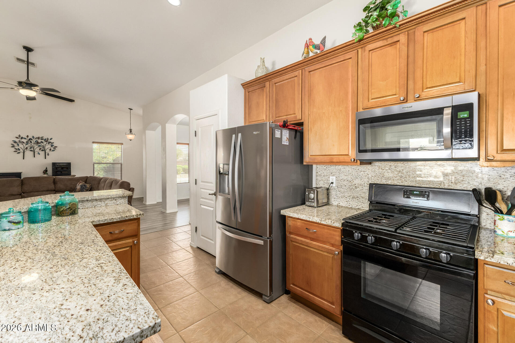 44296 W Desert Plant Trail - Photo 3