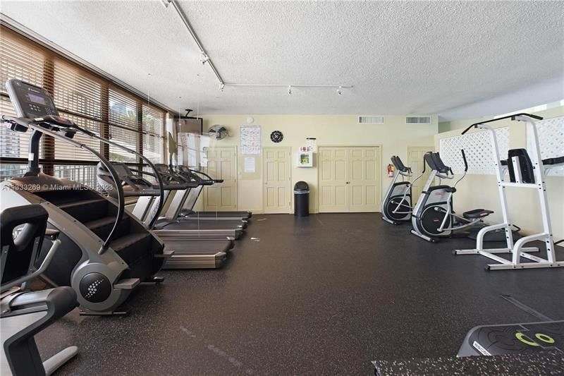 800 Parkview Drive - Photo 7