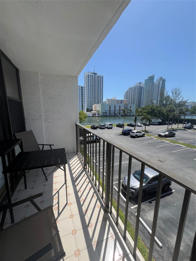 800 Parkview Drive - Photo 15