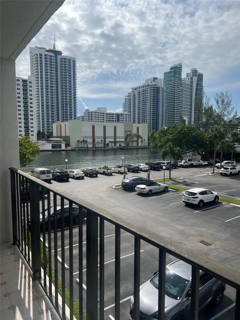 800 Parkview Drive - Photo 18