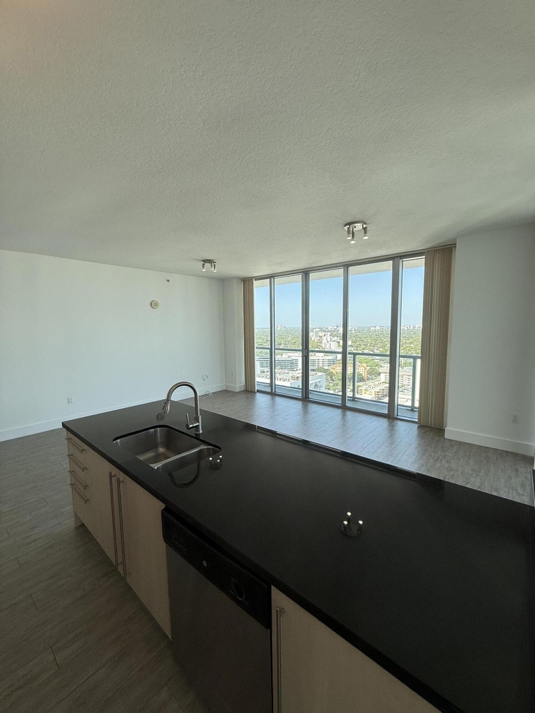 79 Sw 12th Street - Photo 1