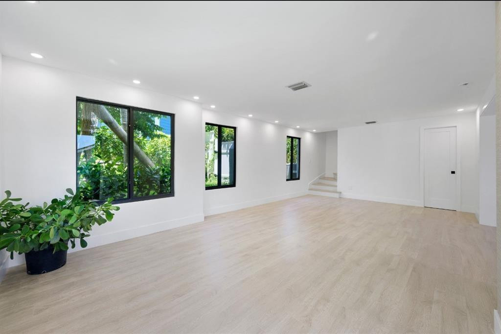 823 33rd Street - Photo 14