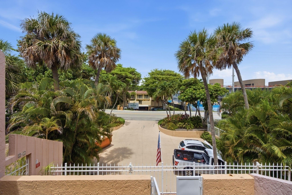 1173 Hillsboro Mile - Photo 24