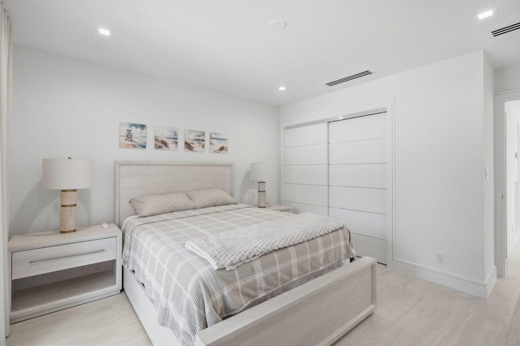1173 Hillsboro Mile - Photo 4