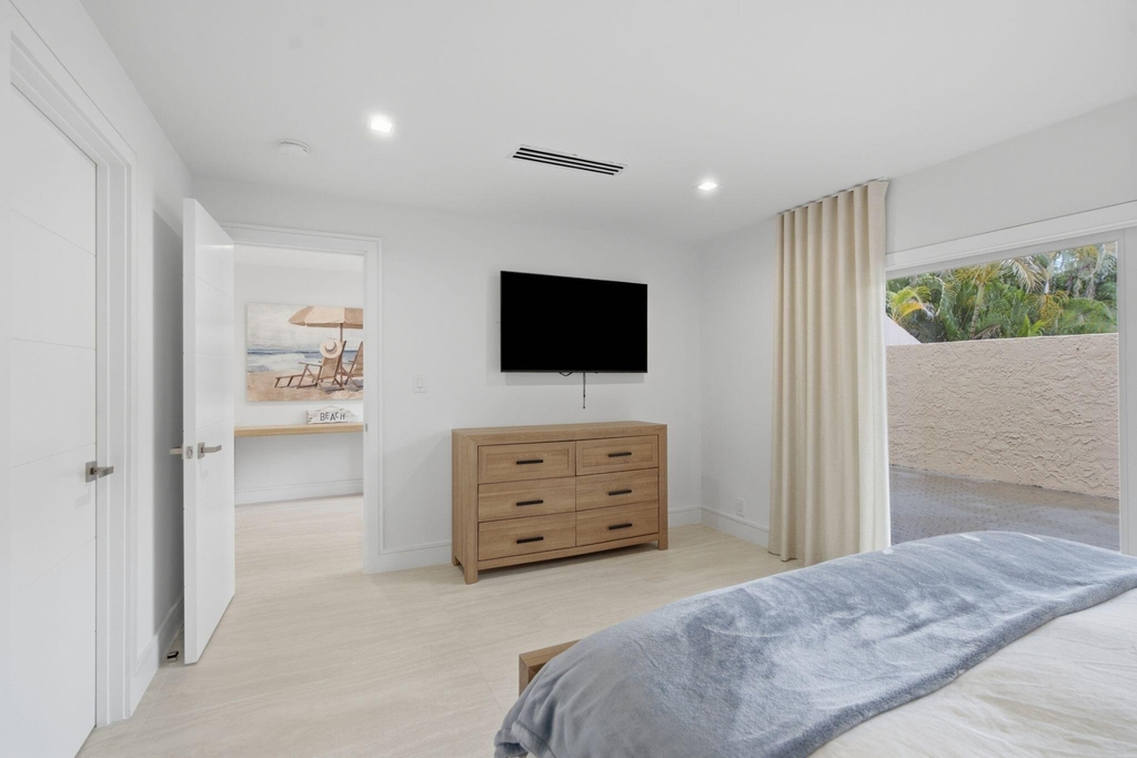 1173 Hillsboro Mile - Photo 43