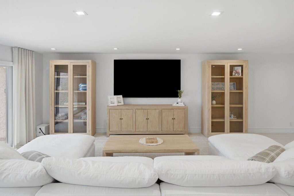 1173 Hillsboro Mile - Photo 52