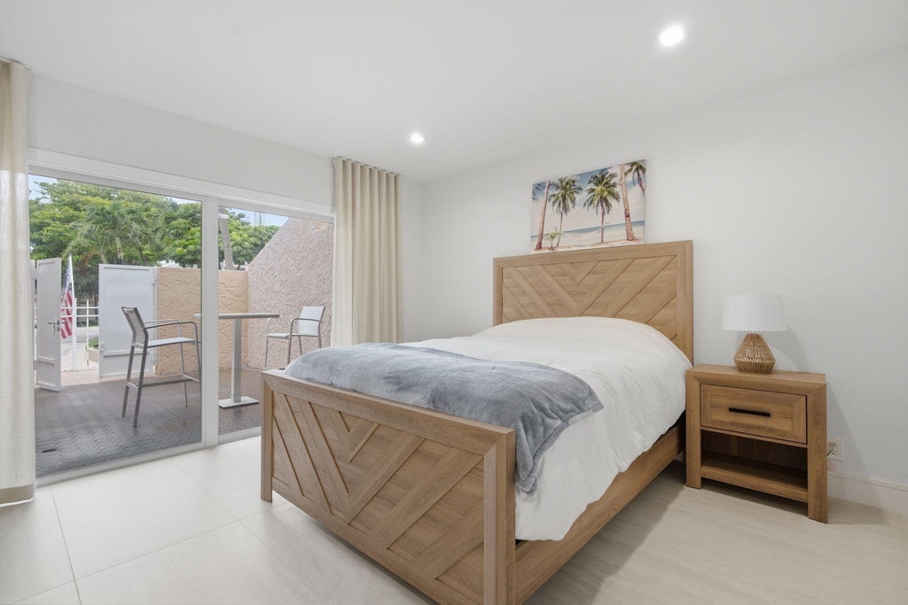 1173 Hillsboro Mile - Photo 30