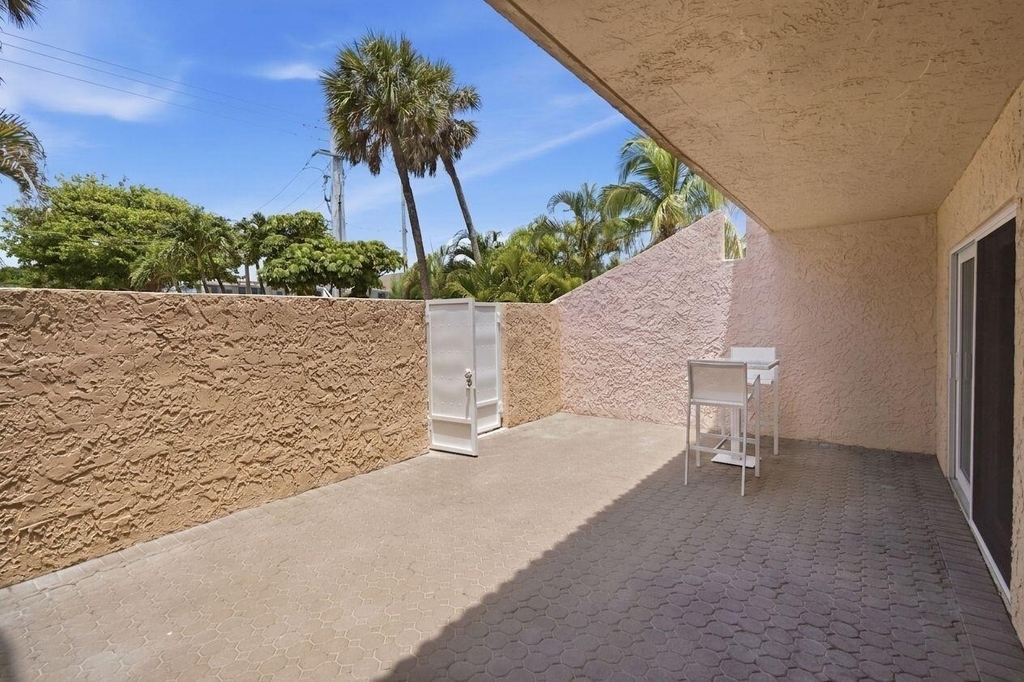 1173 Hillsboro Mile - Photo 50