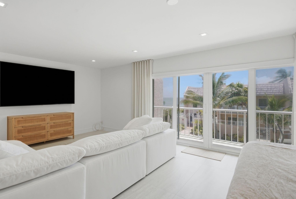 1173 Hillsboro Mile - Photo 14