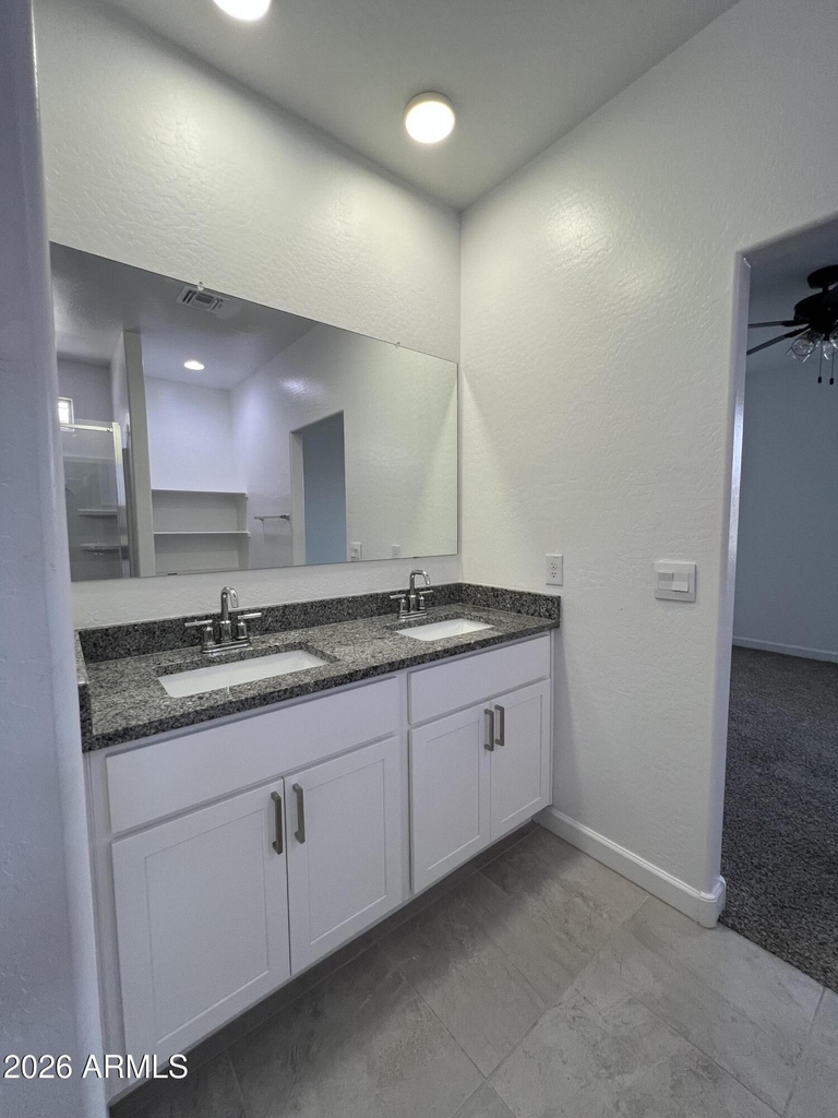 2432 W Shanley Avenue - Photo 10