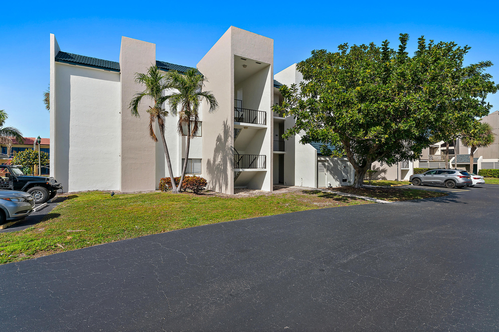1605 S Us Highway 1 - Photo 5