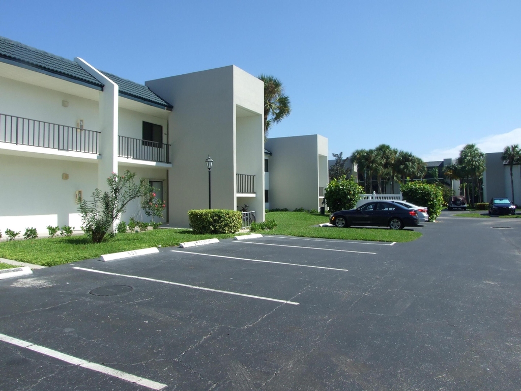 1605 Us-1 - Photo 1