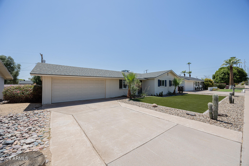 6637 E Wilshire Drive - Photo 2