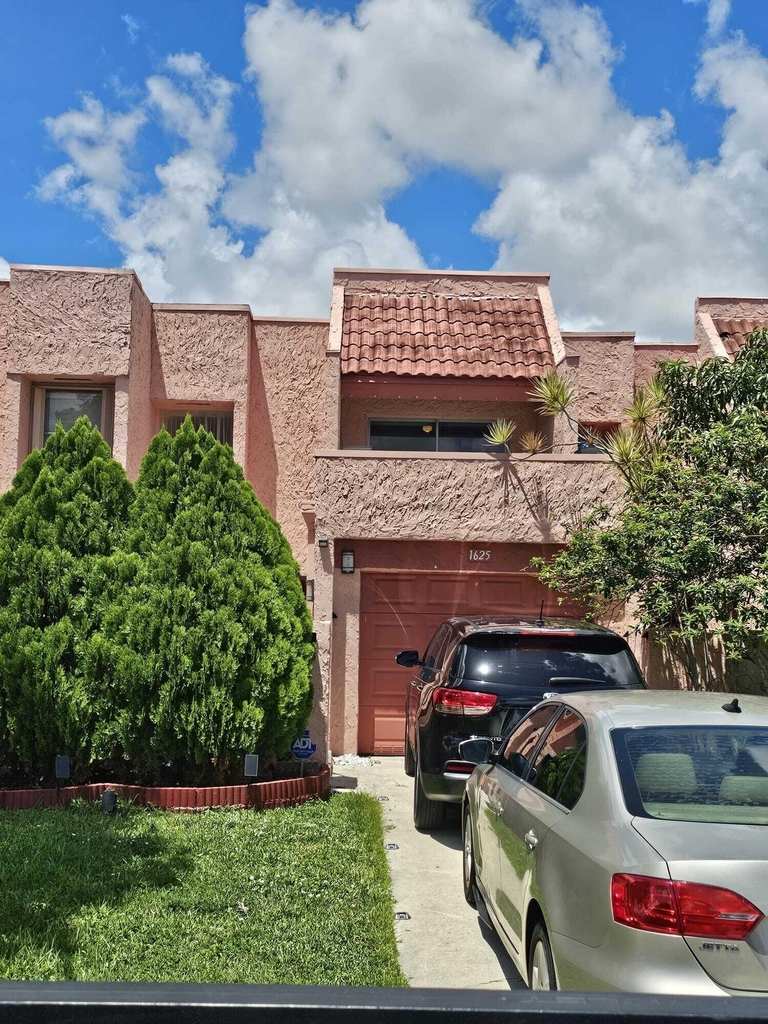 1625 Nw 58th Avenue - Photo 0
