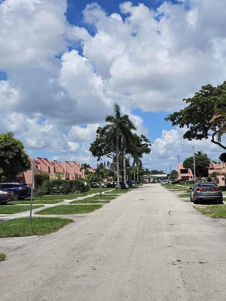 1625 Nw 58th Avenue - Photo 1