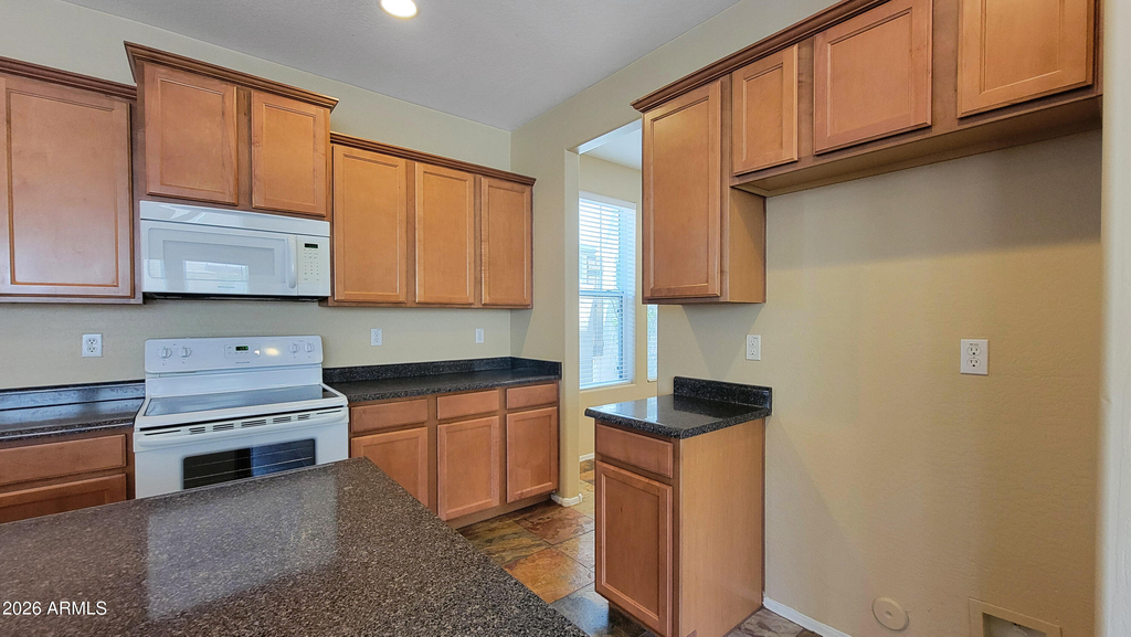 21156 W Elm Way - Photo 10