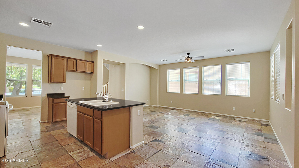 21156 W Elm Way - Photo 11