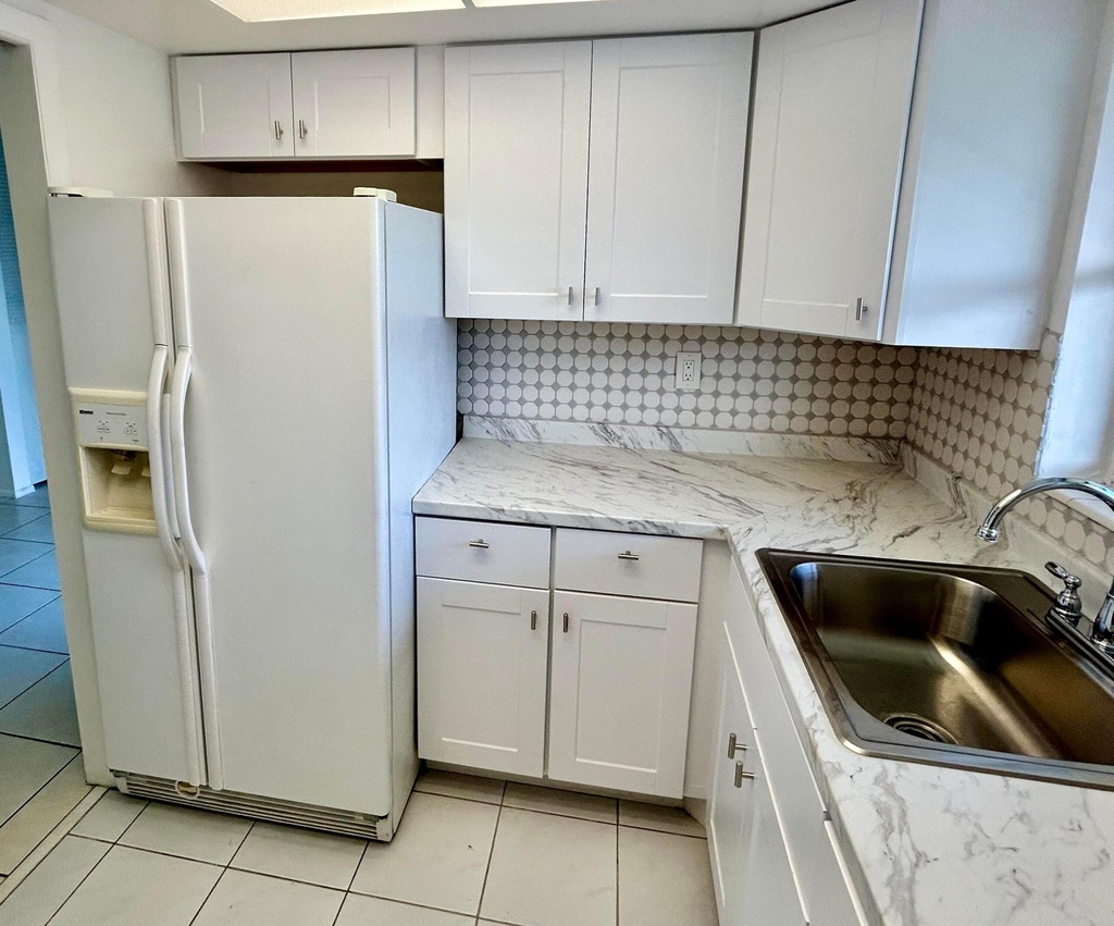 2895 Crosley Drive W - Photo 1