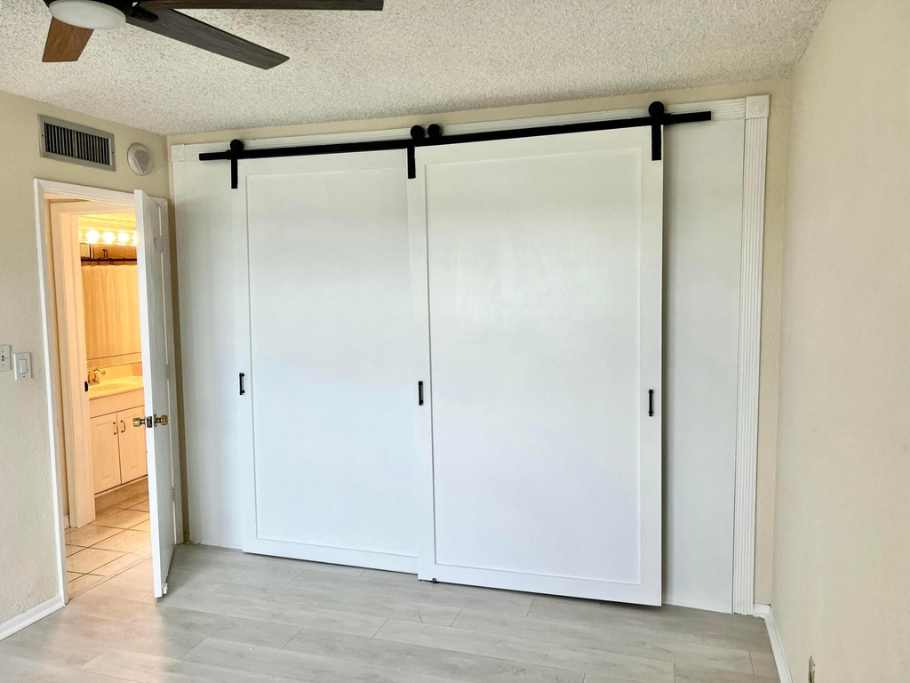 1069 Hillsboro Mile - Photo 8