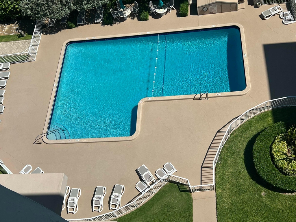 1069 Hillsboro Mile - Photo 20