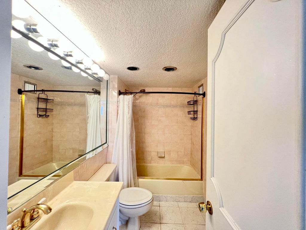 1069 Hillsboro Mile - Photo 13