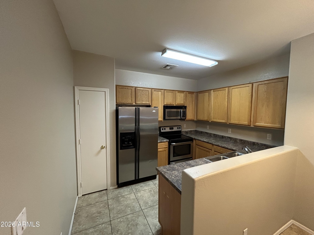 46124 W Sheridan Road - Photo 2
