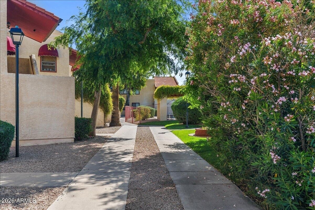 2515 N 52nd Street - Photo 2