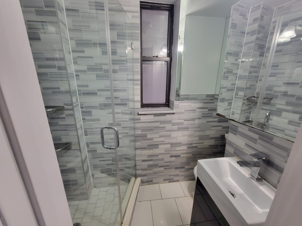 219 East 23rd Street - Photo 5