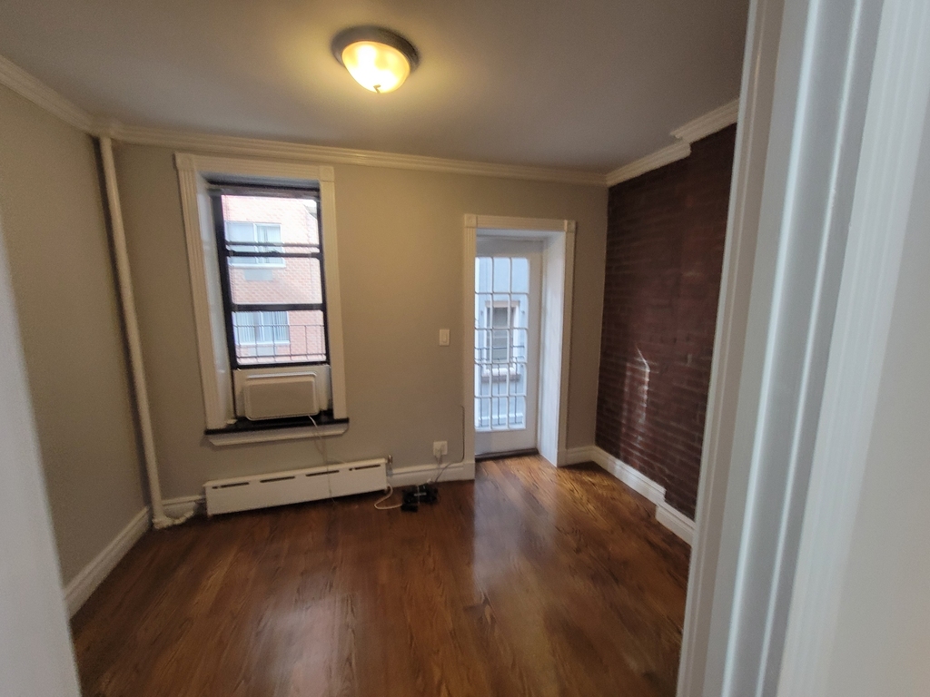 219 East 23rd Street - Photo 2