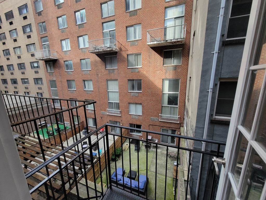 219 East 23rd Street - Photo 4