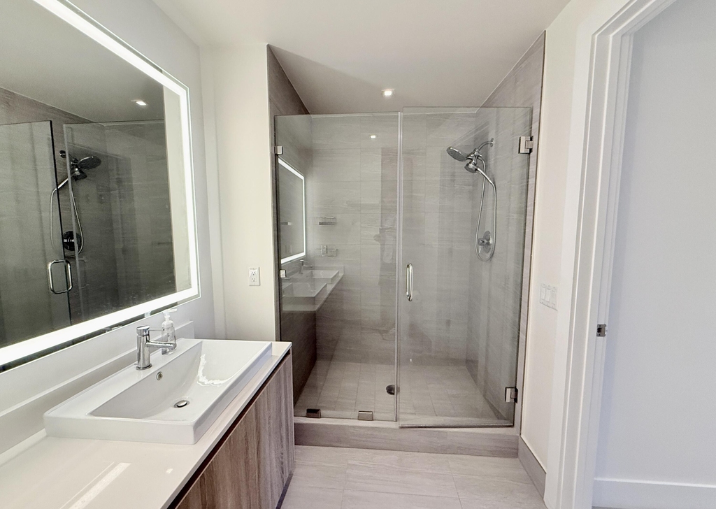 2960 Ne 207th Street - Photo 17