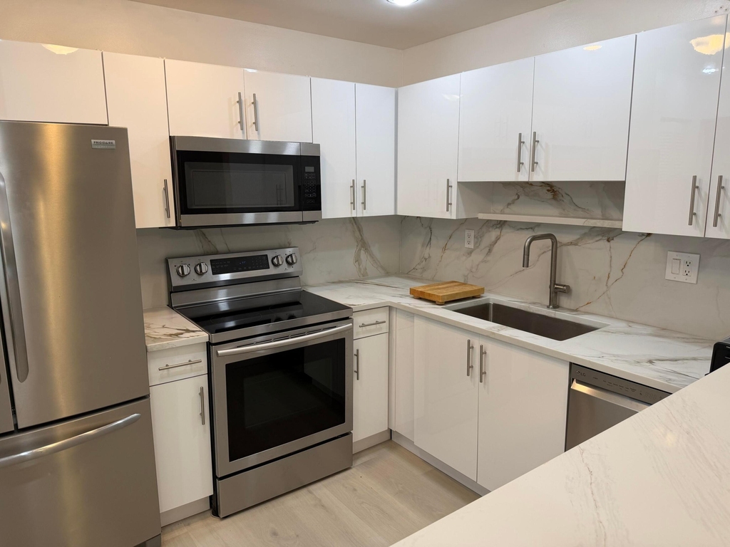 4147 Nw 90th Avenue - Photo 3