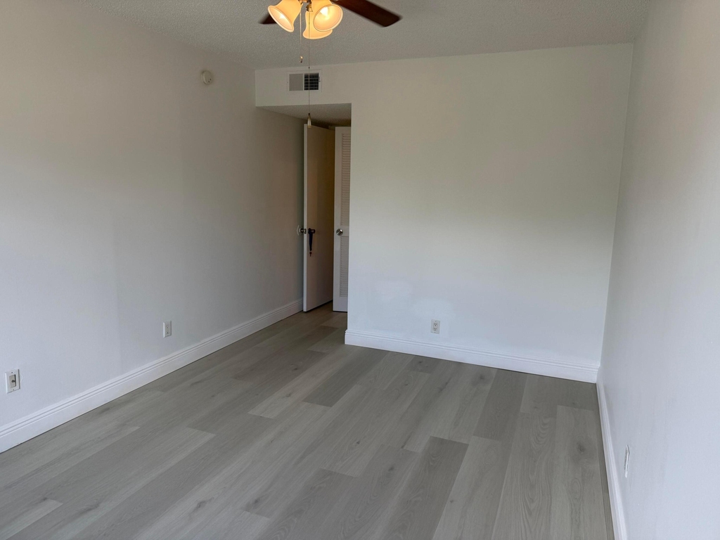 4147 Nw 90th Avenue - Photo 8