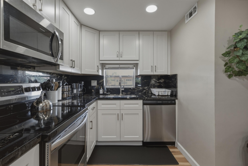 9420 S Hollybrook Lake Drive - Photo 8