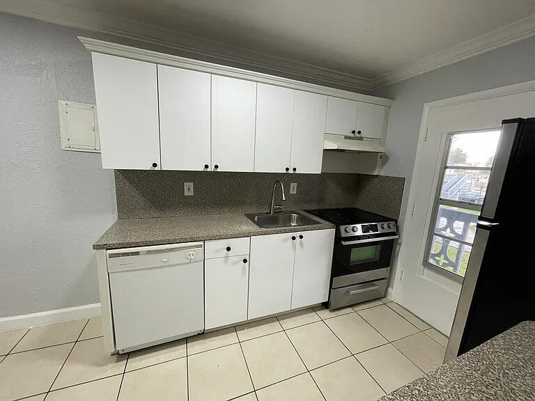 890 Nw 45 Avenue - Photo 2