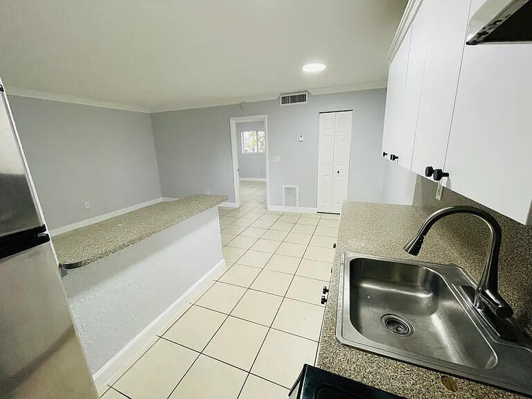 890 Nw 45 Avenue - Photo 4