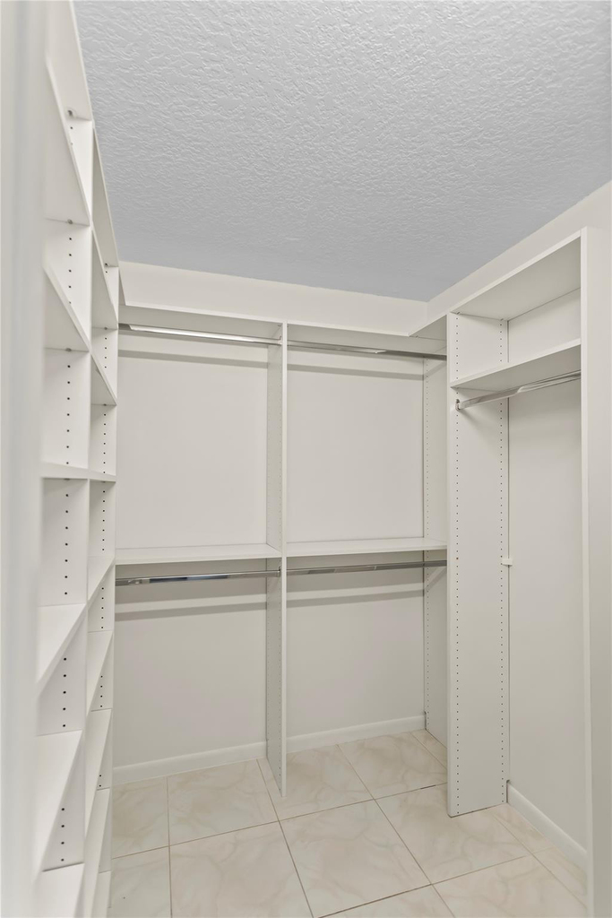 2455 Lindell Boulevard - Photo 23
