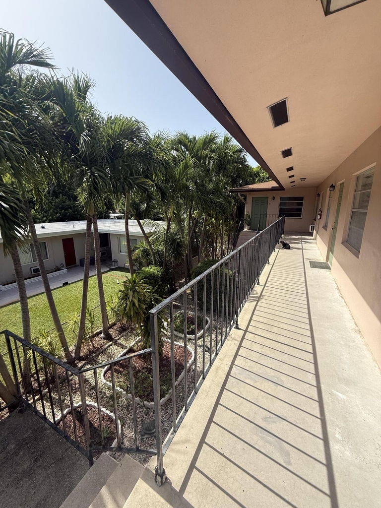 2017 Ne 18th Street - Photo 11