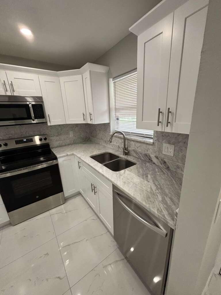 21913 Lake Forest Circle - Photo 1