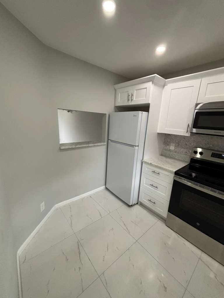 21913 Lake Forest Circle - Photo 2