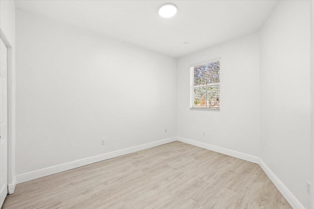 4962 Leeward Lane - Photo 18