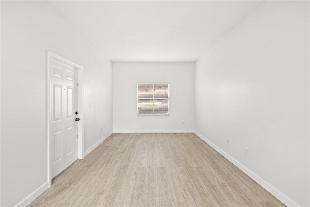 4962 Leeward Lane - Photo 4