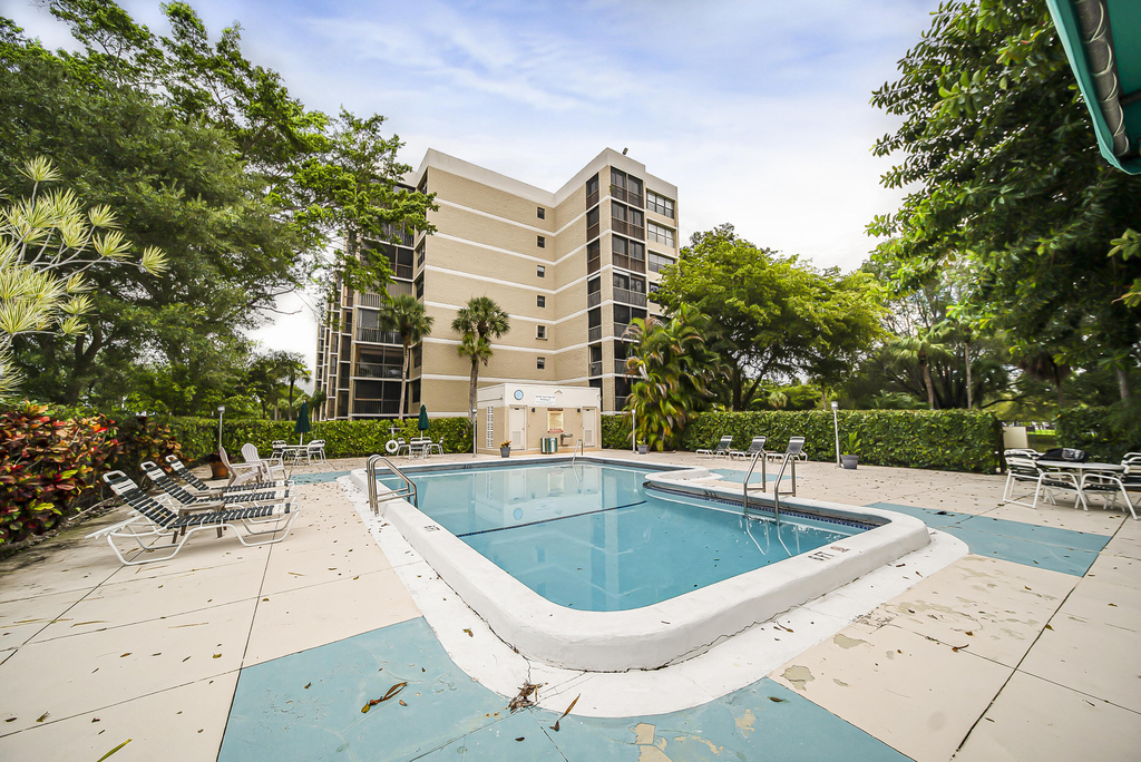 16300 Golf Club Road - Photo 24