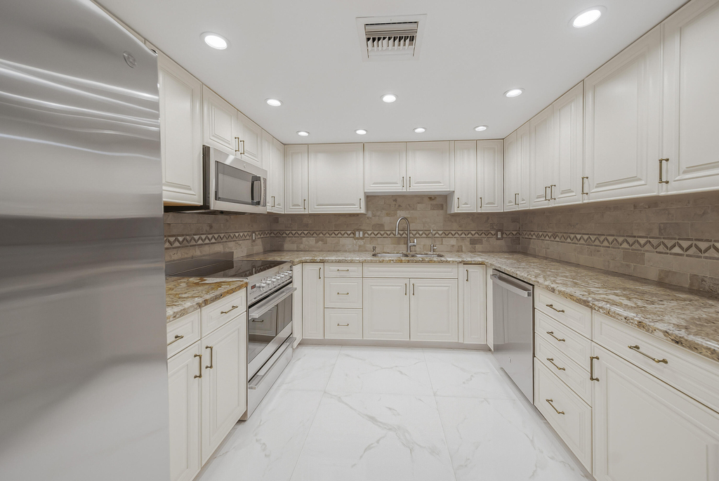 16300 Golf Club Road - Photo 7