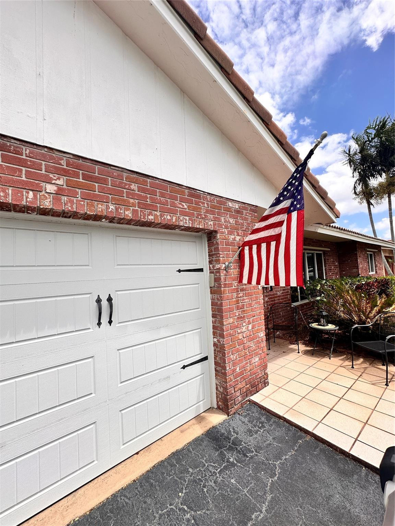 1098 Nw 15th Avenue - Photo 2